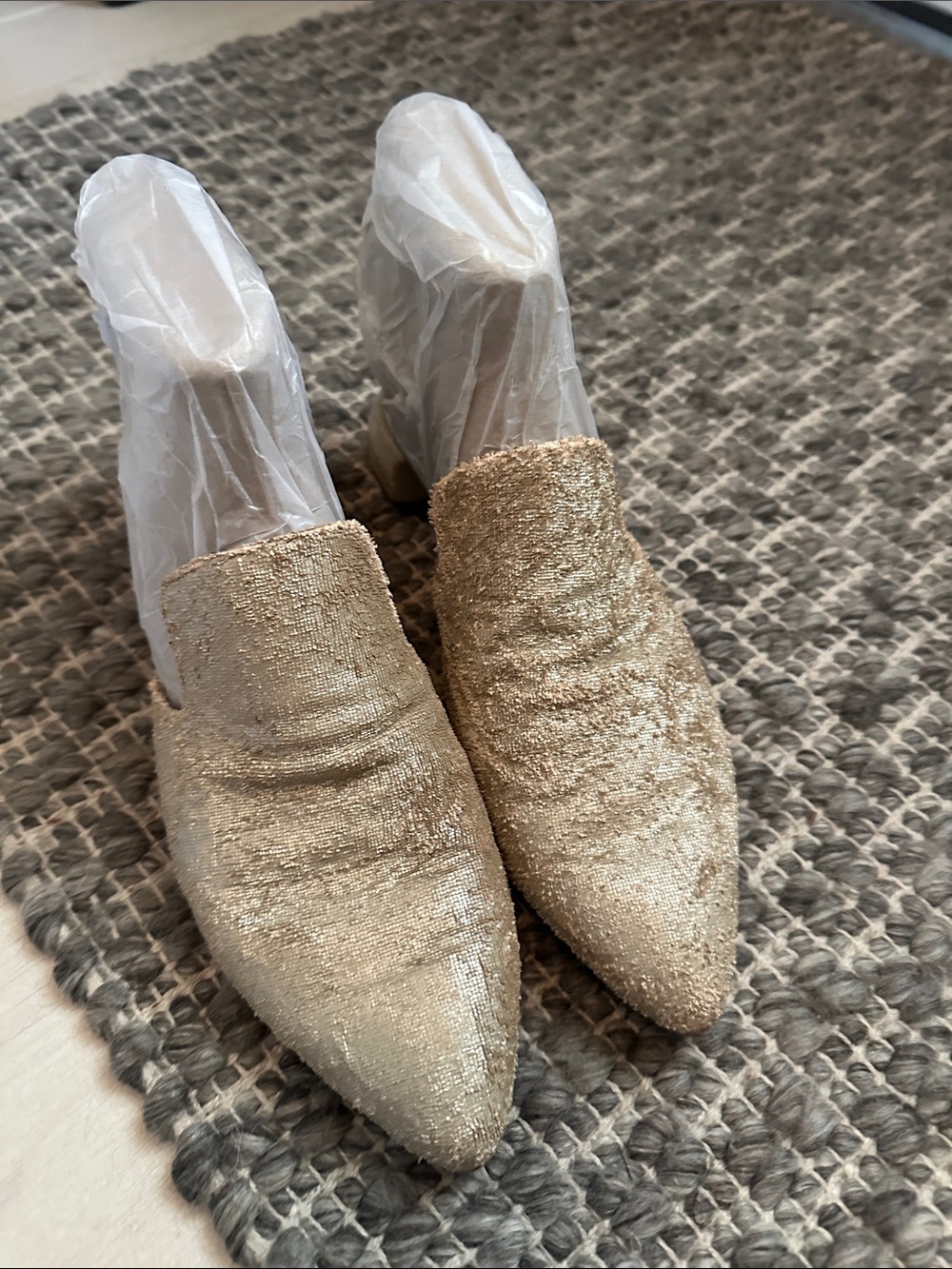 Vero Cuoio Champagne Gold Velvet Pointed Mules